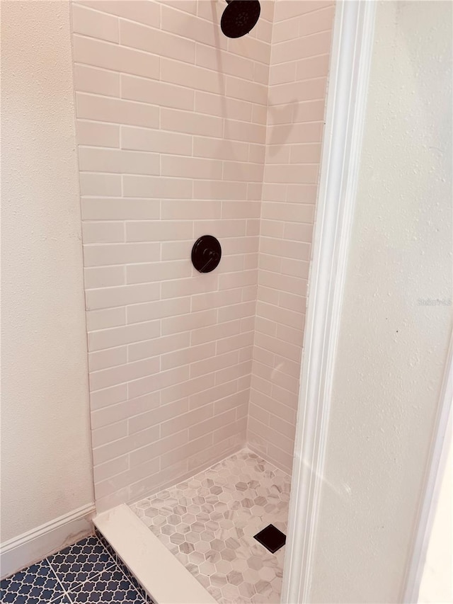 7808 The Esplanade Ct, Orlando, FL 32836 - full bathroom featuring a tile shower