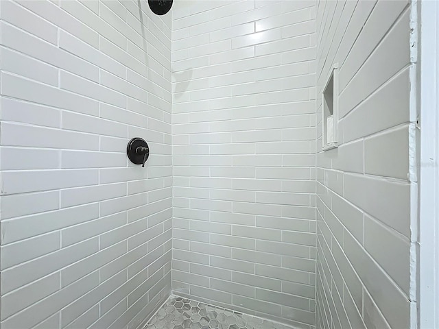 7808 The Esplanade Ct, Orlando, FL 32836 - full bath featuring a tile shower