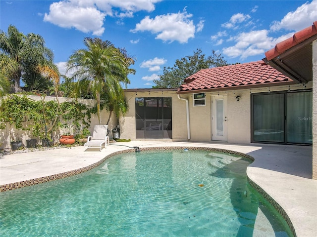7808 The Esplanade Ct, Orlando, FL 32836 - view of swimming pool featuring a patio area