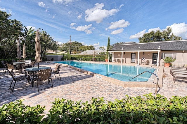 908 Hillary Ct Unit 15, Orlando, FL 32804 - community pool with a patio area and fence
