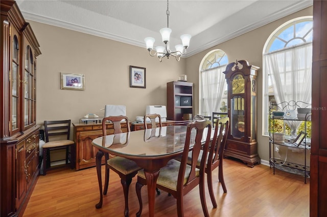 625 Waterland Ct, Orlando, FL 32828 - dining area featuring light wood-type flooring, crown molding, and a chandelier