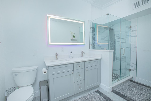 701 Denton Rd, Winter Park, FL 32792 - full bath featuring toilet, a sink, crown molding, and visible vents