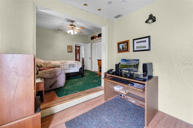 5813 Parkview Point Dr, Orlando, FL 32821 - bedroom with visible vents, wood finished floors, a textured wall, and a ceiling fan