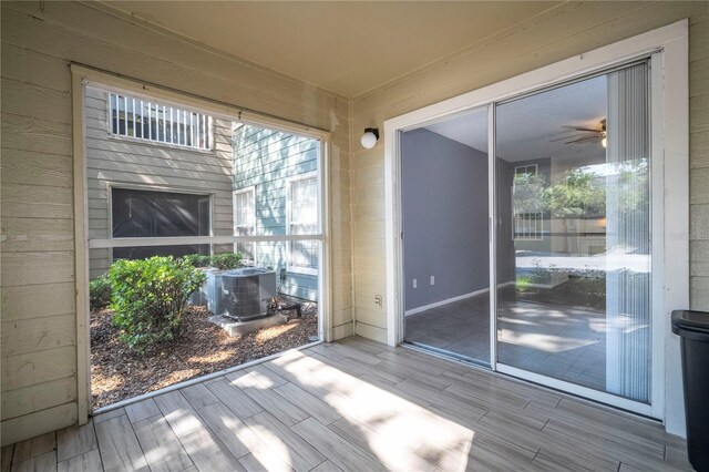 5136 Park Central Dr Unit 212, Orlando, FL 32839 - unfurnished sunroom featuring ceiling fan