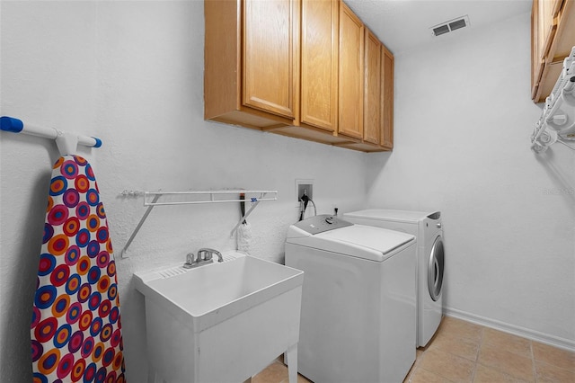 3033 Zaharias Dr, Orlando, FL 32837 - washroom with visible vents, a sink, washer and dryer, baseboards, and cabinet space