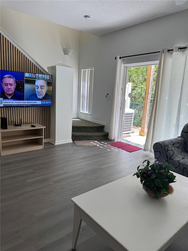 1119 Park Ridge Cir, Kissimmee, FL 34746 - living area featuring a textured ceiling and wood finished floors