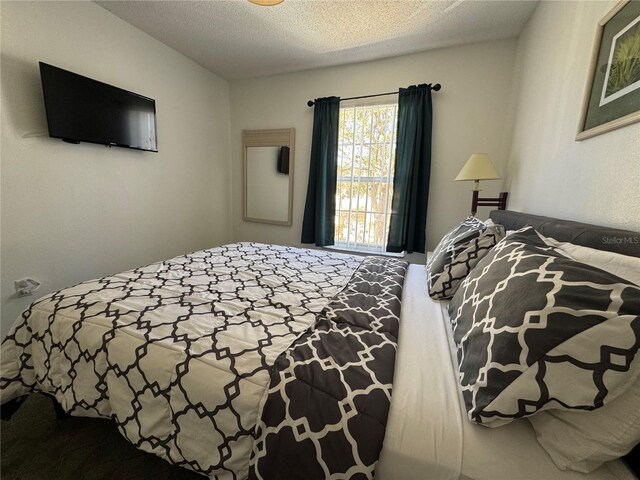 1119 Park Ridge Cir, Kissimmee, FL 34746 - bedroom featuring a textured ceiling