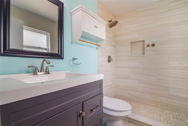 725 Laurel Way, Casselberry, FL 32707 - bathroom with vanity and a tile shower