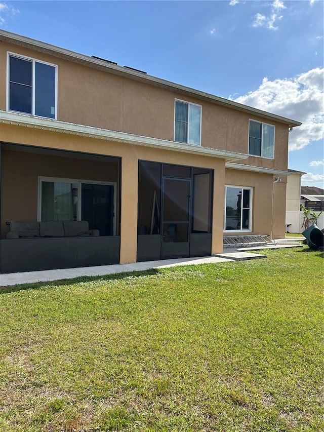 5406 Crepe Myrtle Cir, Kissimmee, FL 34758 - back of house featuring a sunroom, stucco siding, and a yard