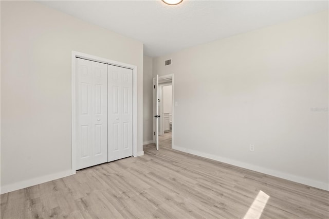 101 W Wallace St, Orlando, FL 32809 - unfurnished bedroom with light wood finished floors, baseboards, visible vents, and a closet