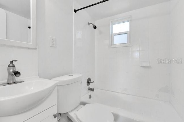 bathroom with vanity, toilet, and washtub / shower combination