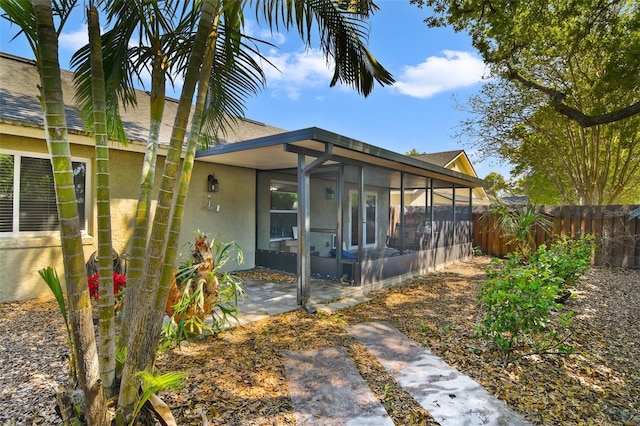 1034 Weathered Wood Cir, Winter Springs, FL 32708 - view of front of house with a sunroom and stucco siding