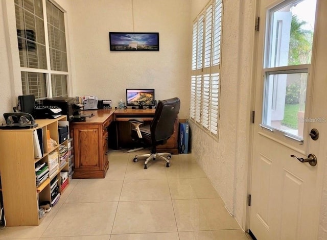 14326 Mandolin Dr, Orlando, FL 32837 - home office with a textured wall and light tile patterned floors