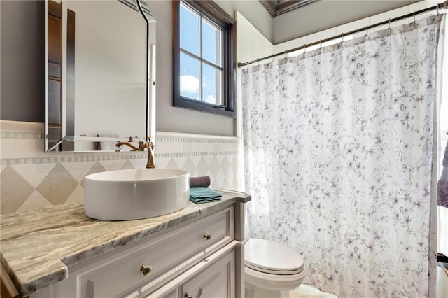 10138 Enchanted Oak Dr, Golden Oak, FL 32836 - bathroom featuring toilet, curtained shower, and vanity