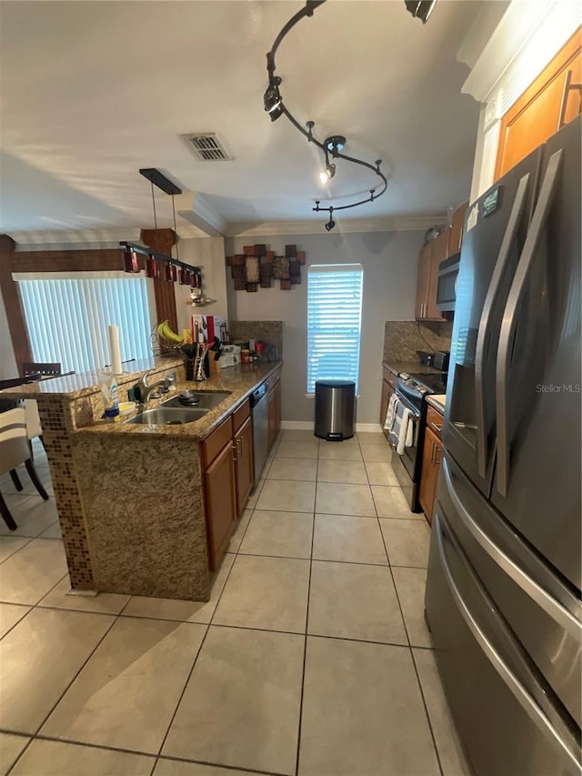 2737 Merrieweather Ln, Kissimmee, FL 34743 - kitchen featuring crown molding, tasteful backsplash, visible vents, a sink, and stainless steel appliances