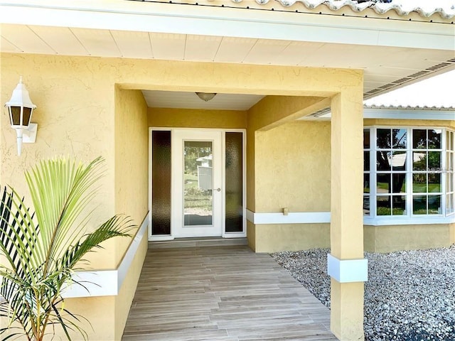 entrance to property with stucco siding