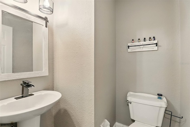 3251 Oak Lake Pl Unit 135, Winter Park, FL 32792 - half bathroom with a textured wall, toilet, and a sink