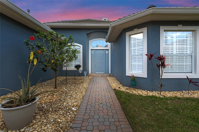 10662 Woodchase Cir, Orlando, FL 32836 - entrance to property with stucco siding