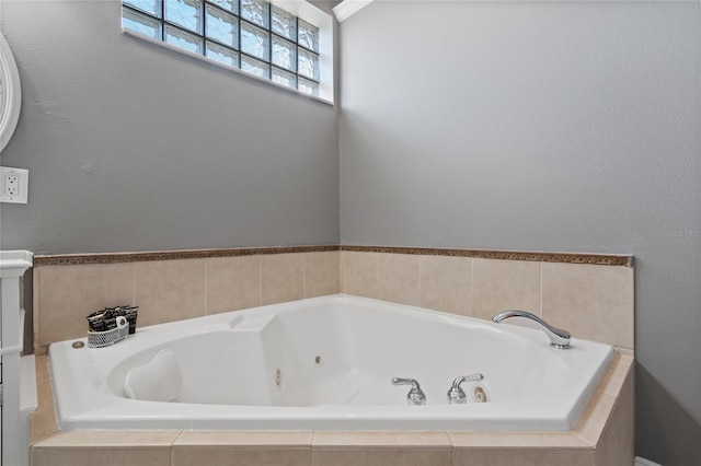 10662 Woodchase Cir, Orlando, FL 32836 - bathroom featuring a whirlpool tub