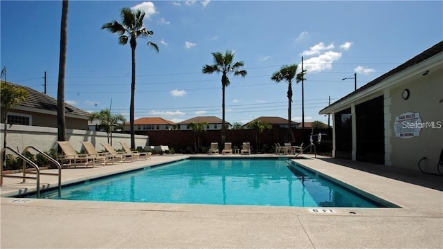 10662 Woodchase Cir, Orlando, FL 32836 - pool featuring a patio and fence