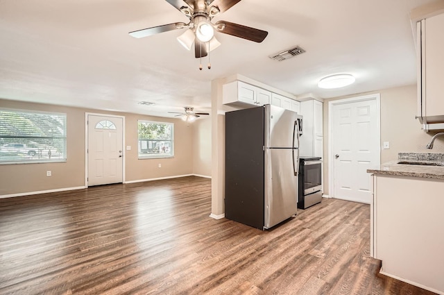 kitchen with ceiling fan, visible vents, a sink, stainless steel appliances, and white cabinetry