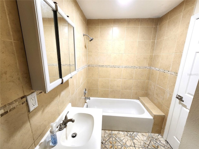 101 Dovetail Ct, Apopka, FL 32703 - bathroom with washtub / shower combination and tile walls