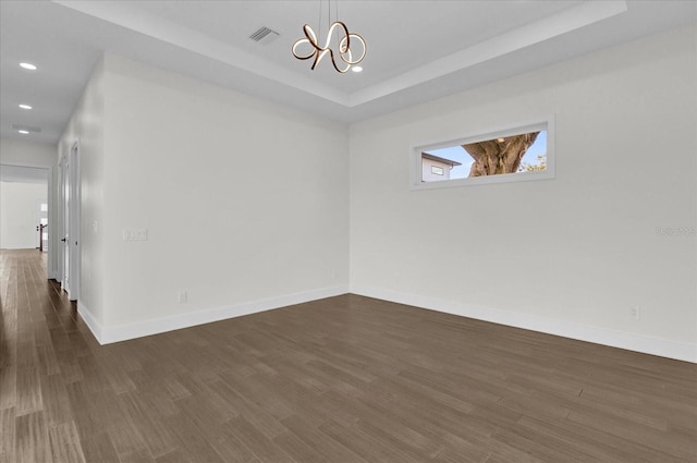 4405 Rockledge Rd, Orlando, FL 32807 - spare room with dark wood-style floors, visible vents, a chandelier, and recessed lighting