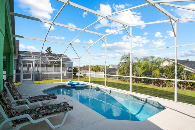202 Aylesbury Ln, Davenport, FL 33837 - view of pool featuring a hot tub, a fenced in pool, a patio area, a lawn, and glass enclosure