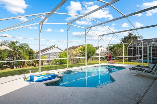 202 Aylesbury Ln, Davenport, FL 33837 - view of pool featuring a patio, glass enclosure, a pool with connected hot tub, and a yard