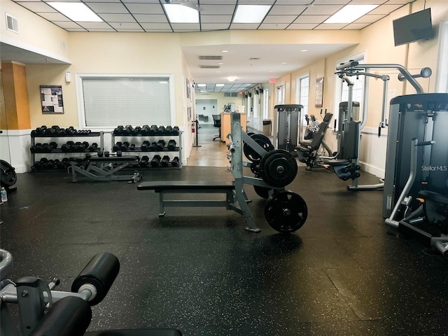 exercise room with visible vents and a drop ceiling