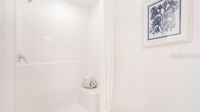 114 Tulip Ln, Poinciana, FL 34759 - interior space featuring walk in shower