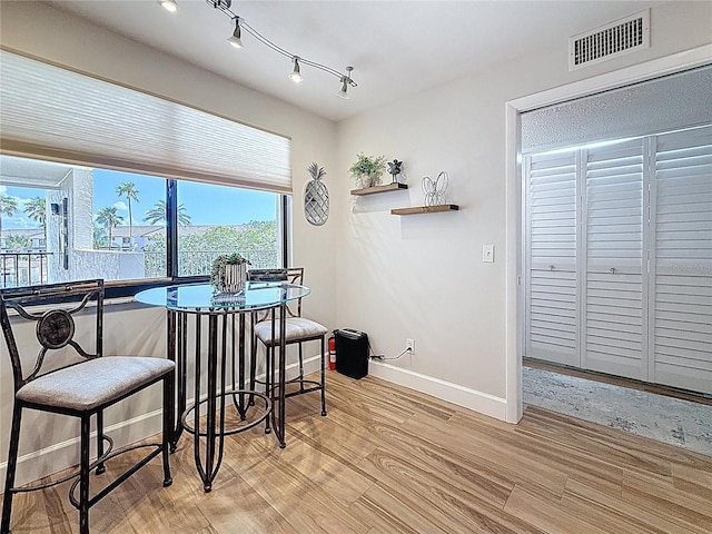 1581 Gulf Blvd Unit 102N, Clearwater Beach, FL 33767 - dining area with light wood-style floors and baseboards