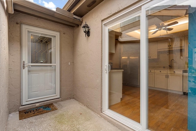 121 Teriwood St, Fern Park, FL 32730 - entrance to property with a sink and stucco siding