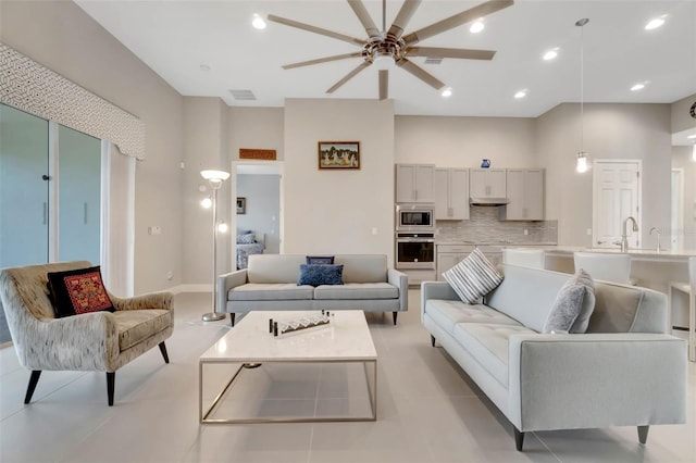 living room featuring visible vents, baseboards, recessed lighting, and ceiling fan