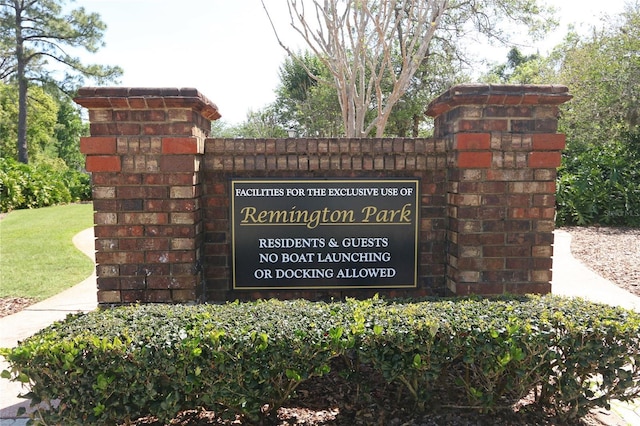 view of community / neighborhood sign