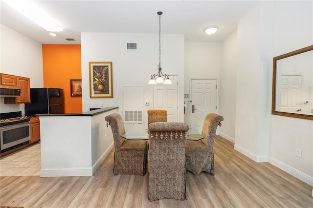 8100 Poinciana Blvd Unit 2109, Orlando, FL 32821 - dining space with visible vents, light wood-type flooring, and a chandelier