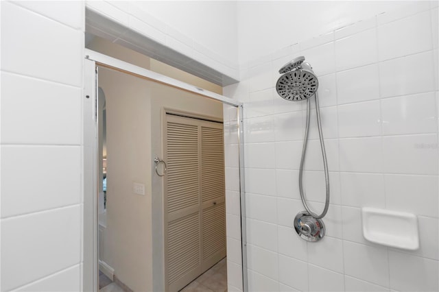 8100 Poinciana Blvd Unit 2109, Orlando, FL 32821 - full bathroom with a tile shower