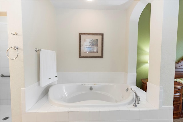 8100 Poinciana Blvd Unit 2109, Orlando, FL 32821 - full bathroom featuring a garden tub and tiled shower