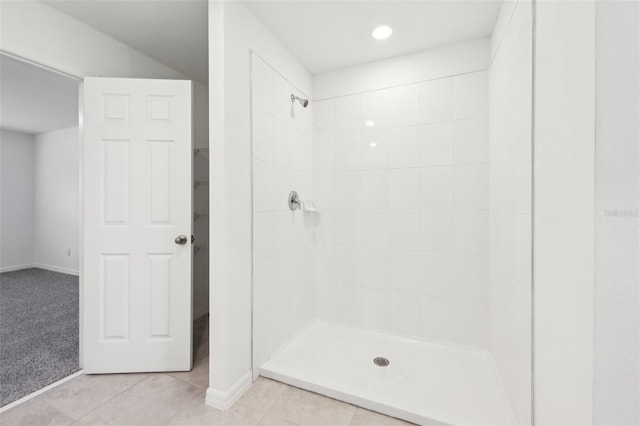 4705 Jasmine Cir, Leesburg, FL 34748 - full bath featuring tiled shower, tile patterned flooring, and baseboards
