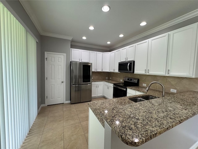 191 Chickasaw Berry Rd, Ocoee, FL 34761 - kitchen featuring appliances with stainless steel finishes, a sink, dark stone counters, a peninsula, and decorative backsplash