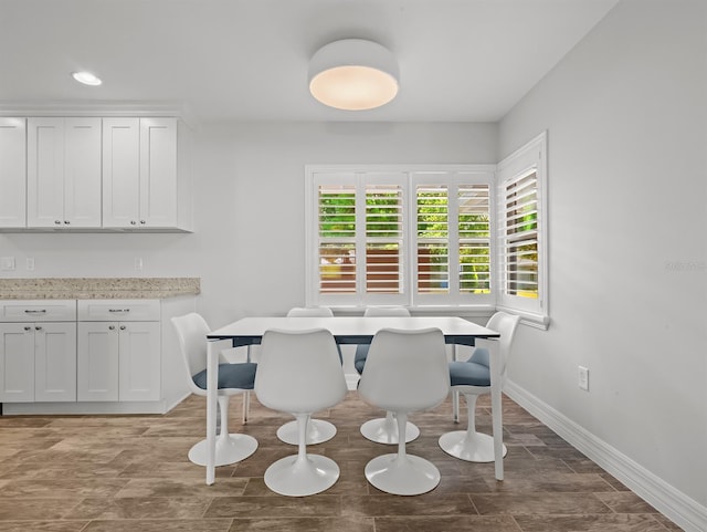 dining area with recessed lighting, baseboards, and wood tiled floor