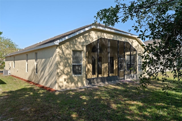 9723 Pecky Cypress Way, Orlando, FL 32836 - back of property featuring a lawn and stucco siding
