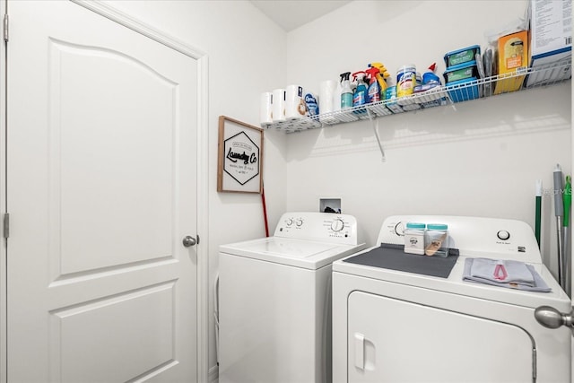2710 Bolzano Dr, Apopka, FL 32712 - laundry area featuring washer and clothes dryer and laundry area