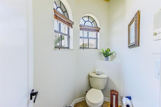 2626 Greenwillow Dr, Orlando, FL 32825 - bathroom featuring baseboards and toilet