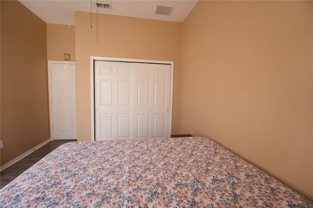 13520 Meadow Bay Loop, Orlando, FL 32824 - unfurnished bedroom with dark wood-style flooring, baseboards, a closet, and visible vents