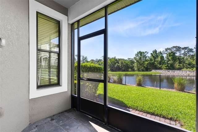 1565 Corkery Ct, Winter Springs, FL 32708 - unfurnished sunroom featuring a water view