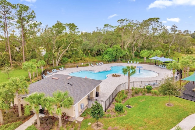 715 Chinoy Rd, Davenport, FL 33837 - community pool with a patio, fence, and a lawn