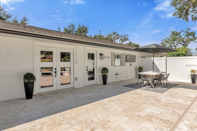 5205 Saint Regis Pl, Belle Isle, FL 32812 - view of patio / terrace with outdoor dining space, french doors, and fence
