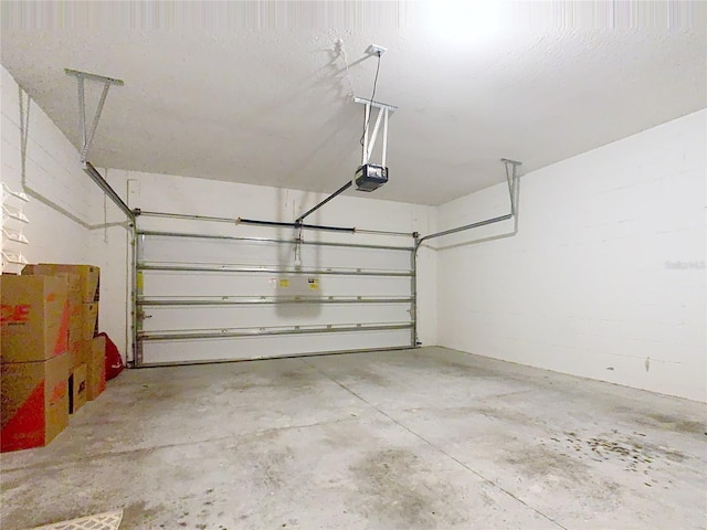 9432 Komika Ln, Winter Garden, FL 34787 - garage featuring a garage door opener