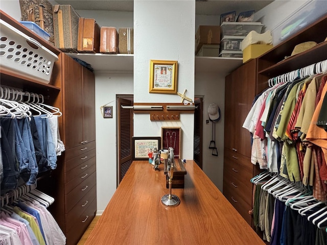 913 Red Fox Rd, Altamonte Springs, FL 32714 - walk in closet featuring wood finished floors
